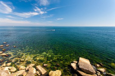 Sahil Denizi üzerinde