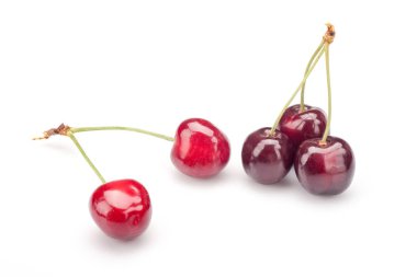 Beyaz arka plan üzerinde izole kiraz. tatlı kiraz.