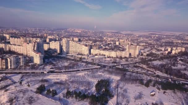 Kışın Gökyüzünde Günbatımında Şehrin Iyi Manzarası Nsansız Hava Aracı Video — Stok video