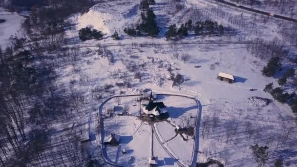 Draufsicht Auf Eine Alte Holzkirche Kishinev Republik Moldau Winterlandschaft Mit — Stockvideo