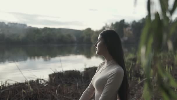 Relaxing Stay Young Woman Long Hair Sitting Bench Looking Distance — Stock Video