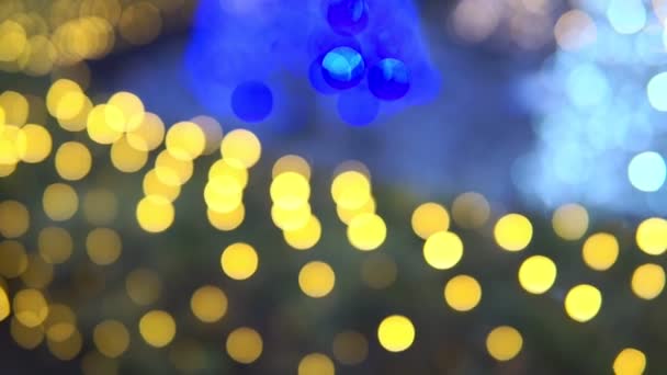 lumières d'arbre de Noël déconcentrées. fond de Noël 