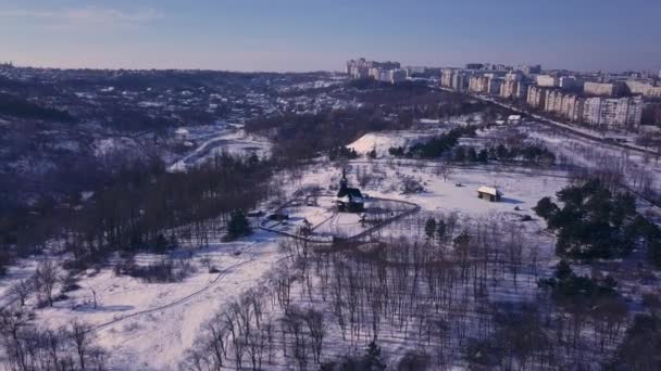 Вид Старую Деревянную Церковь Кишиневе Республика Молдова Зимний Пейзаж Деревянная — стоковое видео