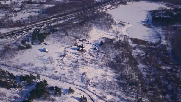 Ovanifrån Gammal Träkyrka Kishinev Republiken Moldavien Vinterlandskap Med Träkyrka — Stockvideo