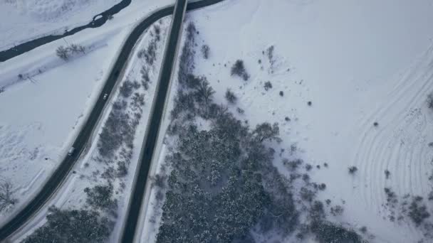 Légi Vagy Felülnézet Drónról Autópályán Téli Időjárás Esetén — Stock videók