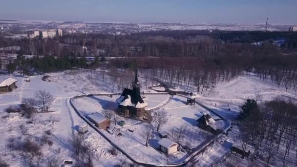Felülnézetből Egy Régi Fatemplom Kisinyov Moldovai Köztársaság Téli Táj Whit — Stock videók