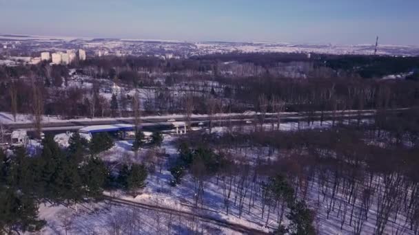 Ovanifrån Gammal Träkyrka Kishinev Republiken Moldavien Vinterlandskap Med Träkyrka — Stockvideo