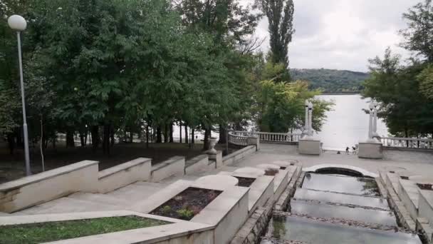 Granieten Treden Een Stadspark Een Zonnige Dag Trap Buiten Zicht — Stockvideo