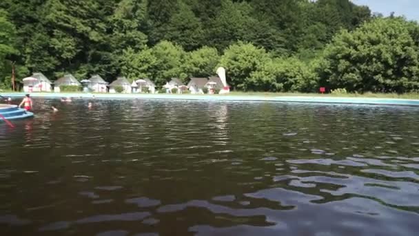 Slatina Rumania Junio 2109 Panorama Zona Recreativa Con Piscina Curativa — Vídeo de stock