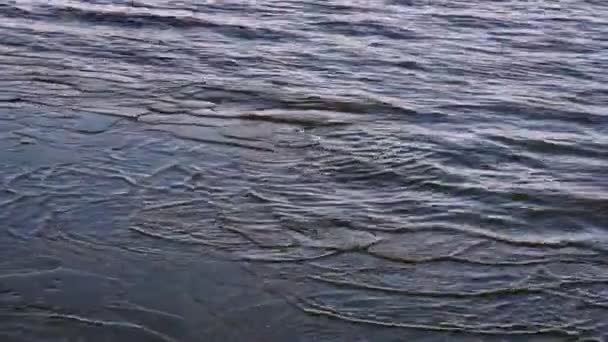Erken Kış Nehir Kaplı Ince Buzun — Stok video