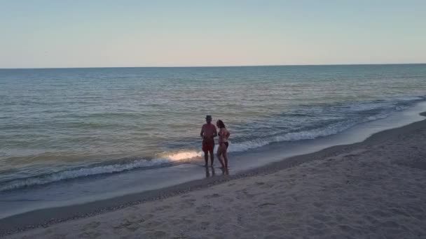 Man Woman Walking Beach Sunset Tracking Aerial Shot Couple Vacation — Stock Video