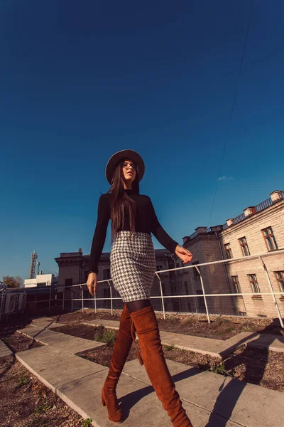 Young pretty stylish girl walking along the street. Girl model i — 스톡 사진