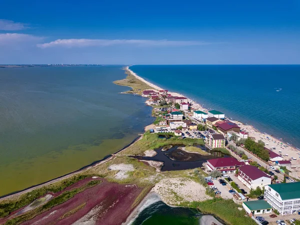 Curortnoe sea spit resort en la región de Odessa en Ucrania. Vista aérea de la playa y el mar . —  Fotos de Stock