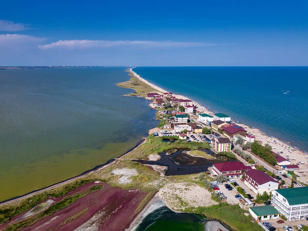 Курортный морской курорт в Одесской области Украины. Вид с воздуха на пляж и море
.
