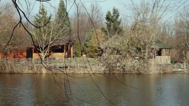 Vista Lago Parque Ciudad Primavera Temprana — Vídeo de stock