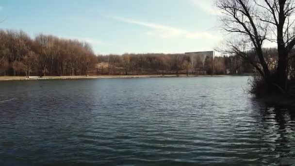 Vista Lago Parque Cidade Início Primavera — Vídeo de Stock