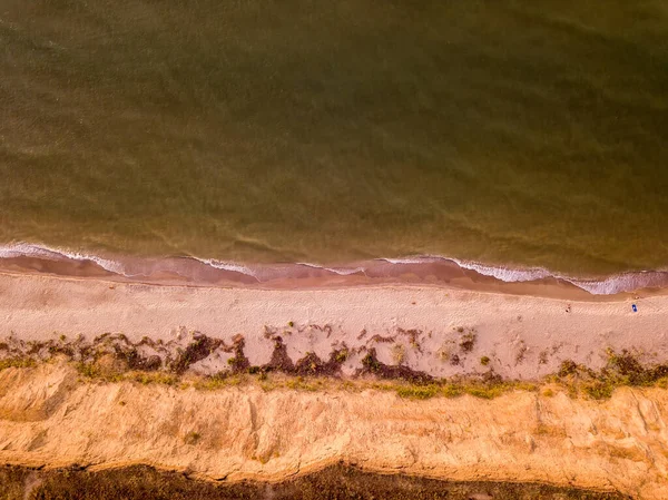 Letecký Pohled Písečnou Pláž Moře Vlnami — Stock fotografie