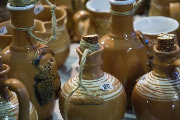 フェアで陶器のジャグ 民俗陶芸家の工芸品 — ストック写真