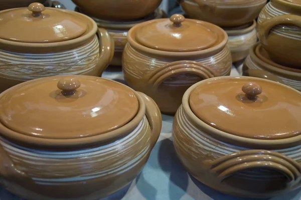 フェアで陶器のジャグ 民俗陶芸家の工芸品 — ストック写真