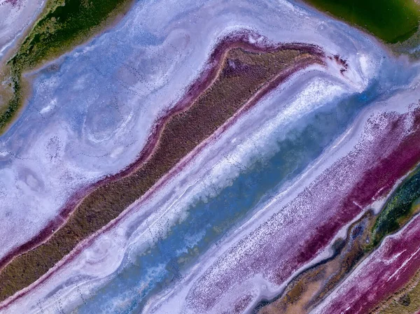 Kuş uçuşu sırasında urornoe haliçlerini kurutmanın inanılmaz güzelliği. Ekolojik rezerv Curortnoe haliç, Odessa, Ukrayna kıyı bölgesinin en üst görüntüsü. Kenar mahallelerdeki İHA 'dan denize hava manzarası