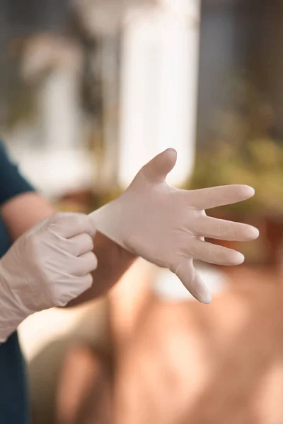 Female Surgeon Nurse Wearing Sterile Suit Putting Sterile Rubber Gloves — Stock Photo, Image