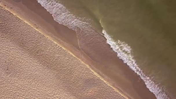 Výhled Pláž Moře Pobřeží Měkké Vlny Oblázky Moři Barva Vody — Stock video