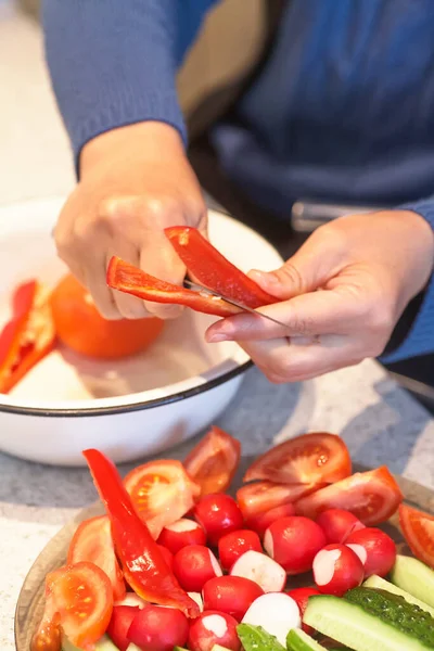 Woman Hands Cutting Cucumber Fresh Vegetables — Stock Photo, Image