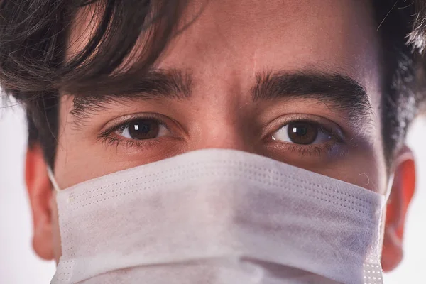 Homem Com Uma Máscara Médica Fecha Retrato Cuidados Médicos Sintomas — Fotografia de Stock