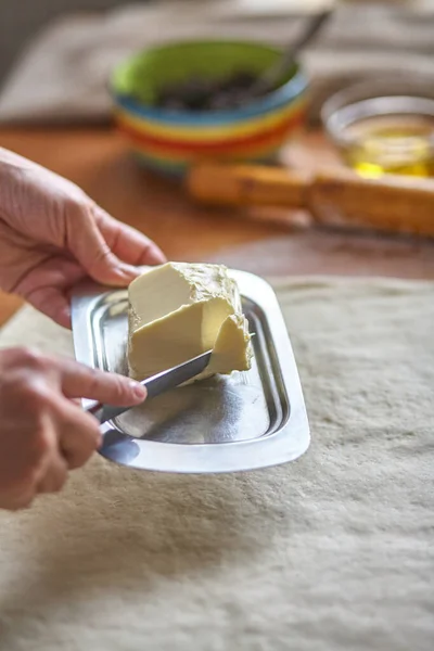 Concepto Panadería Mujer Trabajadora Preparando Masa Antes Ponerlos Hornear Estilo —  Fotos de Stock