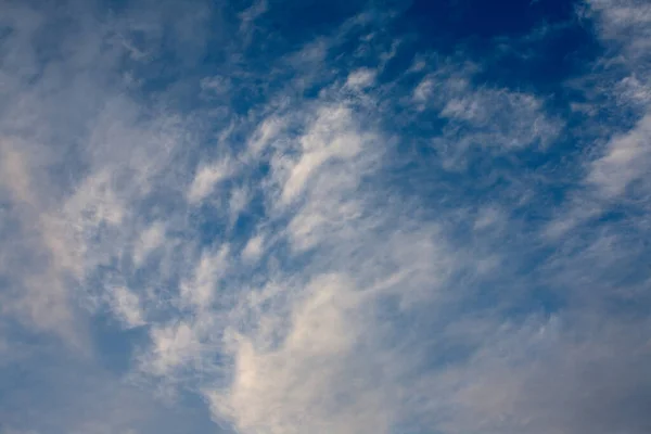 Witte Wolken Blauwe Lucht Achtergrond — Stockfoto