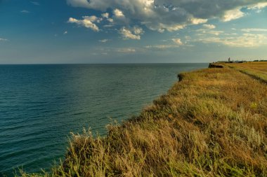 İnanılmaz güzel bir deniz manzarasının fotoğrafı.