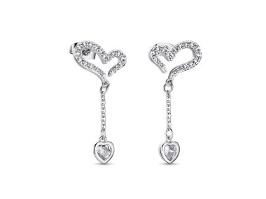 Zarif damla küpe Beyaz Altın Pırlantalı beyaz arka planda, kalp şekli