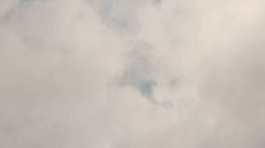 Bulutlu mavi gökyüzü 