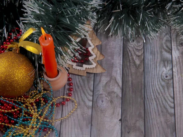 Caja Con Adornos Brillantes Piso Madera Cerca Hermosos Árboles Navidad