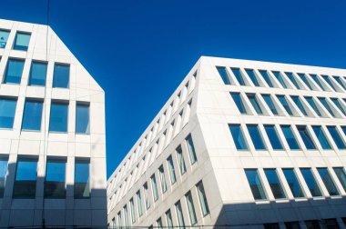 Wroclaw gün boyunca windows ile iki bina