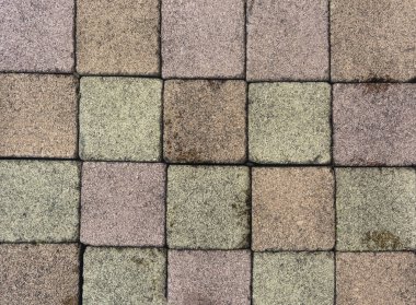 Tuğla döşeme fayansı, üst manzara. Arka plan olarak şehir dokusu. Taş kaldırım dokusu. Granit kaldırım taşlı zemin. Yakın çekim