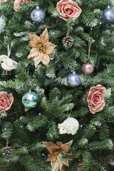 Krásné Zdobené Vánoční Stromeček — Stock fotografie