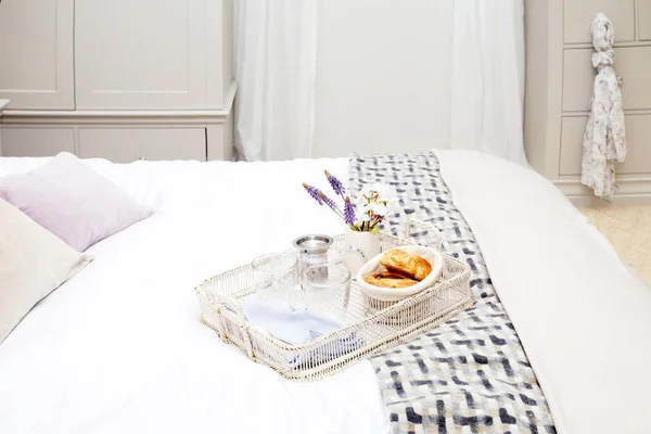 スタイリッシュな寝室インテリア — ストック写真
