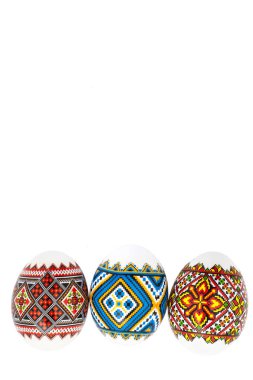 Beyaz arkaplanda paskalya yumurtaları 