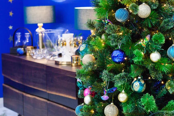 Árvore de Natal e decoração home Fotos De Bancos De Imagens Sem Royalties