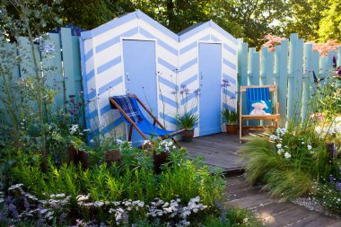 Yaz huzurlu Bahçe peyzaj, veranda alan