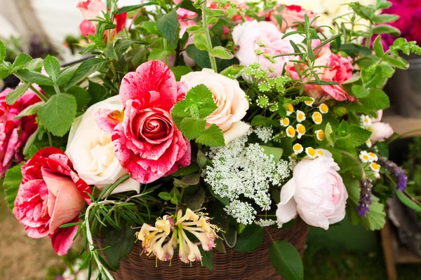Hermosas Rosas Lirios Fondo Boquet — Foto de Stock