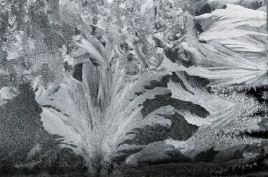 Kış camında buz deseni