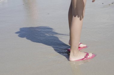 Ayakların suda ıslatın