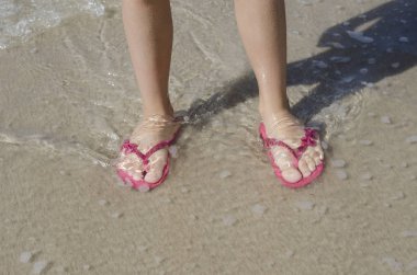 Ayakların suda ıslatın