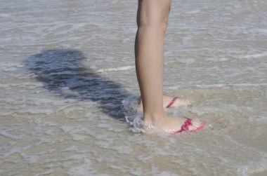 Ayakların suda ıslatın