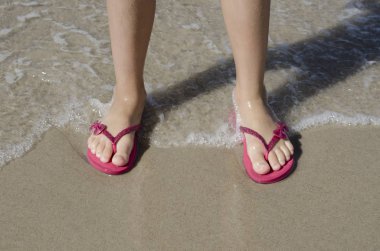 Ayakların suda ıslatın