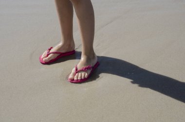 Ayakların suda ıslatın