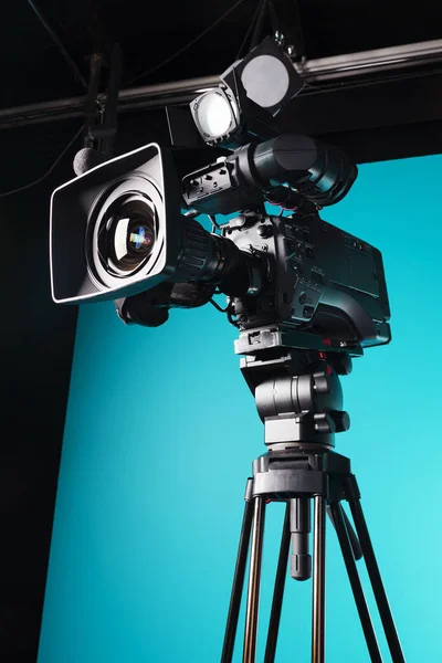 Filmcamera in de studio — Stockfoto