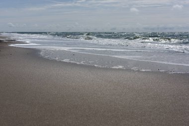 Güneşli bir günde Deniz Sahili